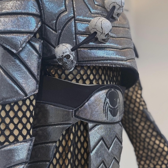 Alien Predator Warrior Costume BOYS 9/10 - Black and Silver - Picture 9 of 14